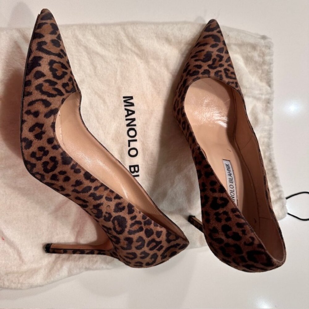 SUEDE ANIMAL PRINT MANOLO BLAHNIK LADIES SHOES (SIZE 38.5) US 7.5